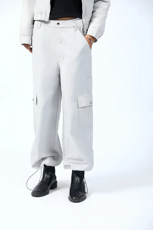 CARGO PANTS WITH BUNGEE CORD DETAIL