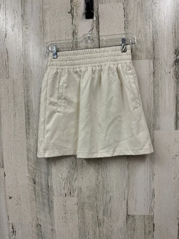 women's adventure-ready evening skirtsWhite Skirt Mini & Short Akira, Size M