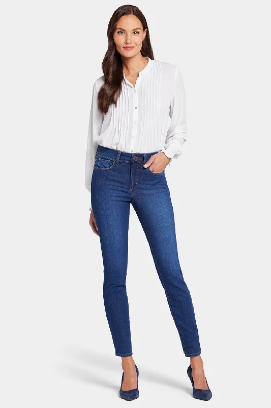 women's denim jeans for pear-shaped bodiesAmi Skinny Jeans In Petite - Cooper